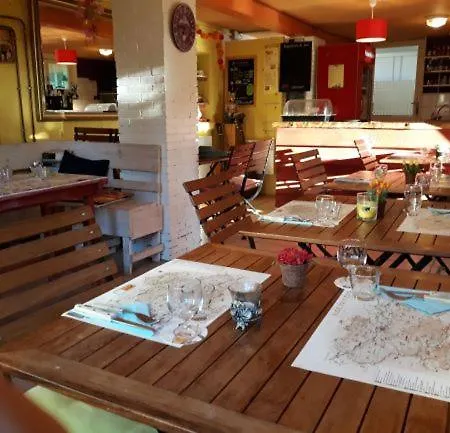 Et Mobil Homes Dans La Montagne Au Les Sapins Camping *