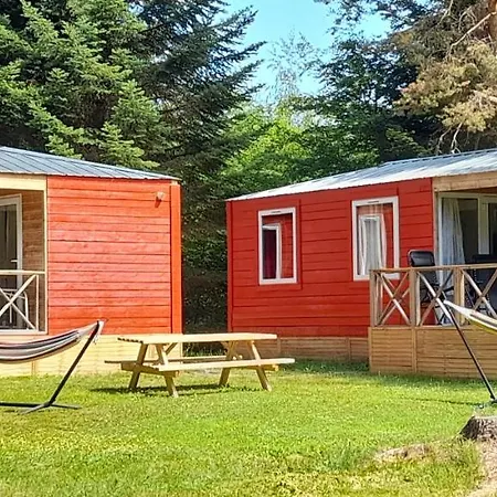 مكان تخييم Et Mobil Homes Dans La Montagne Au Les Sapins Camurac