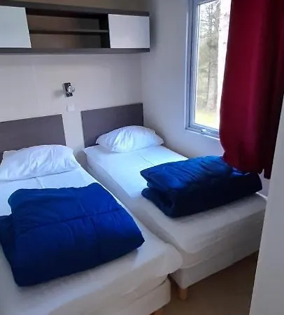 Et Mobil Homes Dans La Montagne Au Les Sapins مكان تخييم