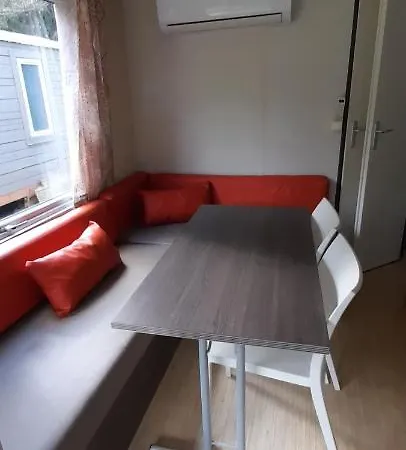 مكان تخييم Et Mobil Homes Dans La Montagne Au Les Sapins