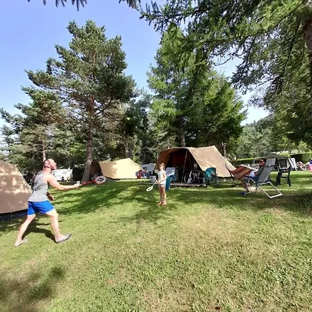 Et Mobil Homes Dans La Montagne Au Les Sapins Camping *