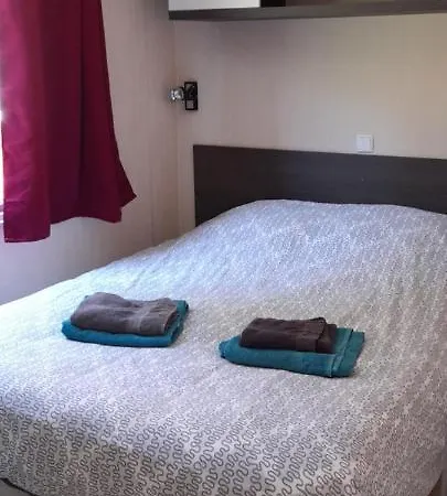 Et Mobil Homes Dans La Montagne Au Les Sapins Camping *