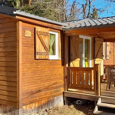 Et Mobil Homes Dans La Montagne Au Les Sapins 营地