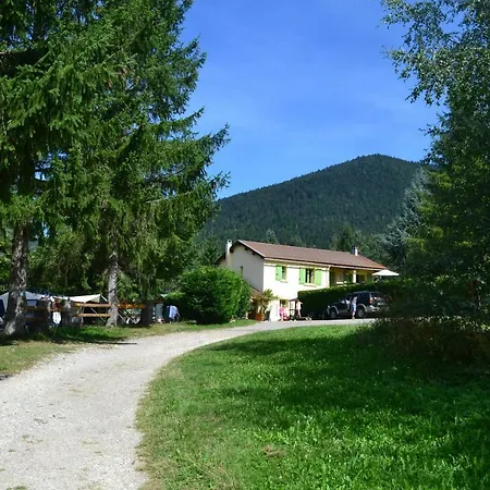 Campingplatz Et Mobil Homes Dans La Montagne Au Les Sapins Camurac