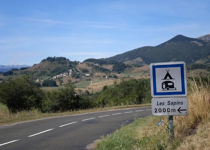 Et Mobil Homes Dans La Montagne Au Les Sapins مكان تخييم Camurac