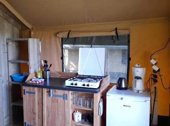 مكان تخييم Et Mobil Homes Dans La Montagne Au Les Sapins Camurac