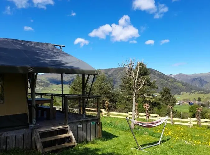 مكان تخييم Et Mobil Homes Dans La Montagne Au Les Sapins