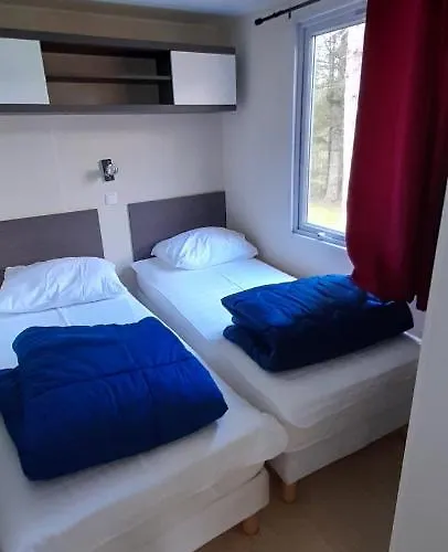 Et Mobil Homes Dans La Montagne Au Les Sapins مكان تخييم