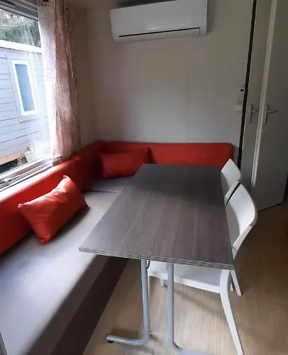 مكان تخييم Et Mobil Homes Dans La Montagne Au Les Sapins