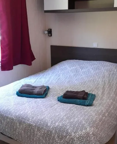 Et Mobil Homes Dans La Montagne Au Les Sapins مكان تخييم *