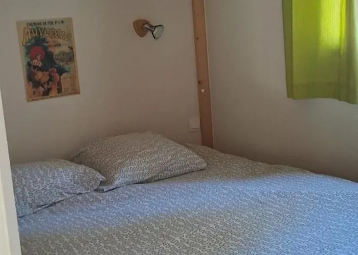 مكان تخييم Et Mobil Homes Dans La Montagne Au Les Sapins *